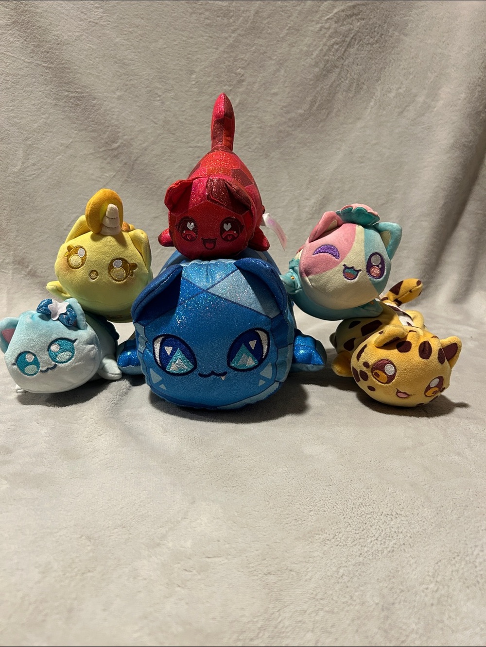 Lot of 6 Adorable Aphmau Cats! 11” Sapphire, 5: 6” Ruby, Mermaid, Cookie Dough +